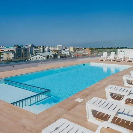 Apartment Modern Family Flat With Terrace And Pool