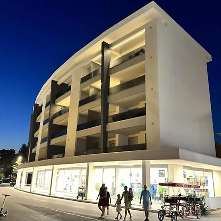 Modern Family Flat With Terrace And Pool